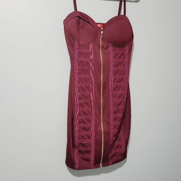 Dressess, above knee - Picture 8 of 11